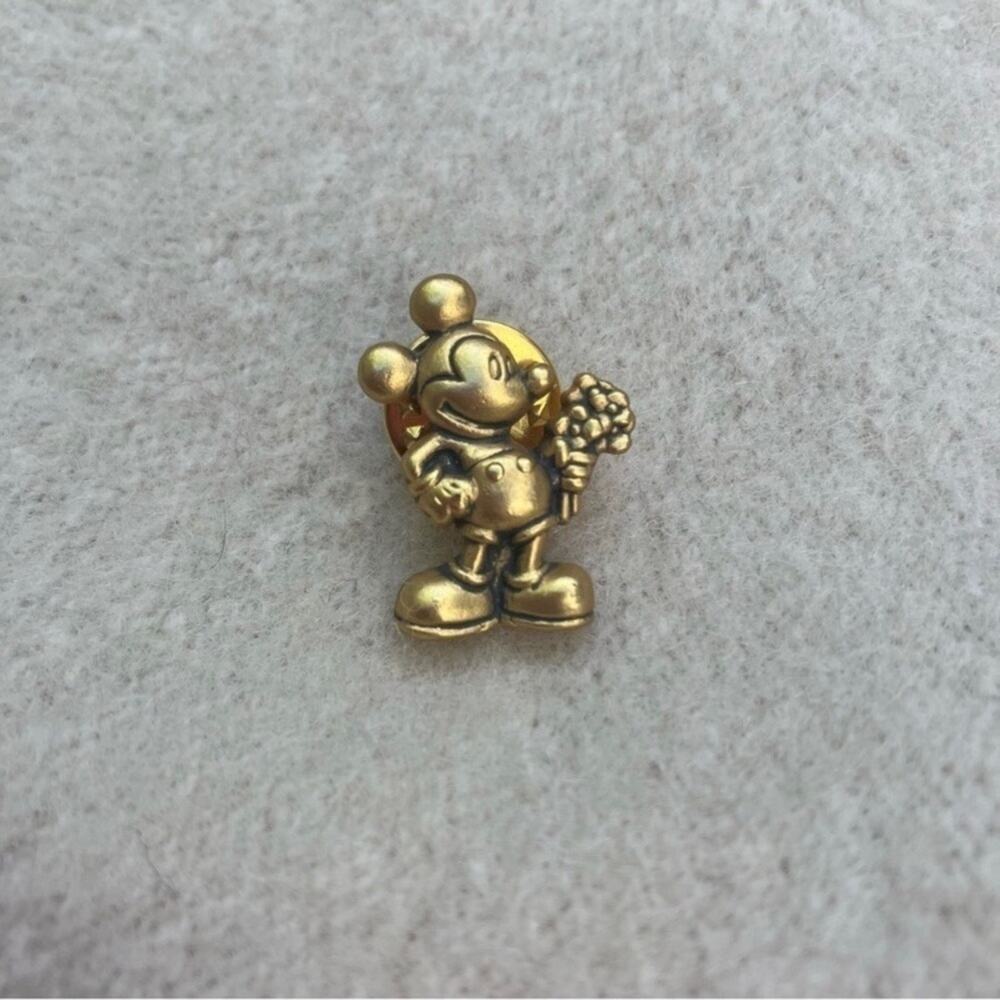 Vintage Disney Gold/Brass Tone Mickey Mouse
Pin With Flowers